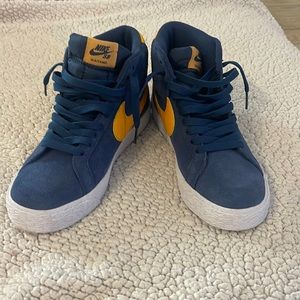 Nike blazer mid women size 5